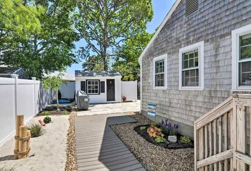 Charming West Yarmouth Home ~ 2 Mi To Beach!