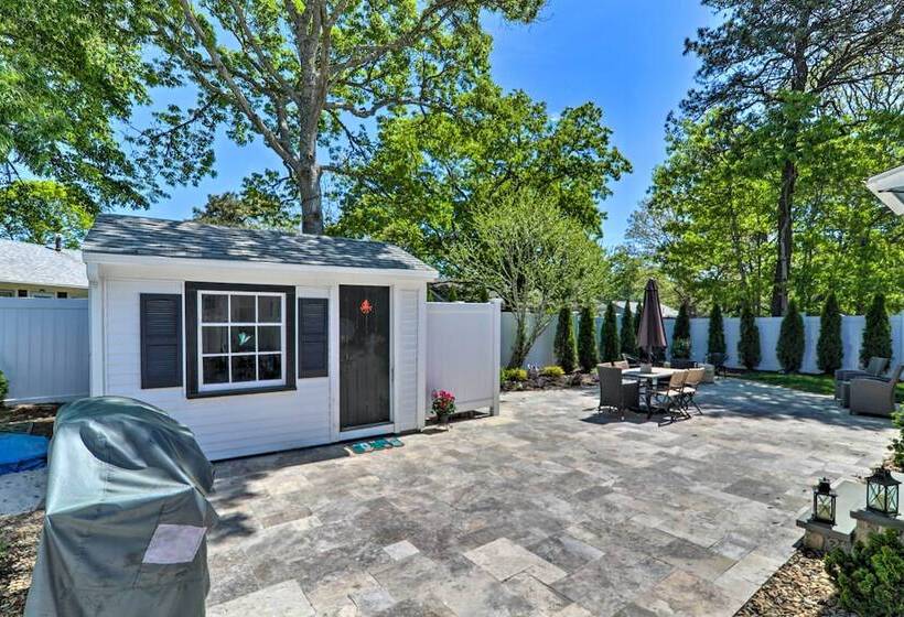 Charming West Yarmouth Home ~ 2 Mi To Beach!