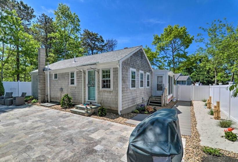Charming West Yarmouth Home ~ 2 Mi To Beach!