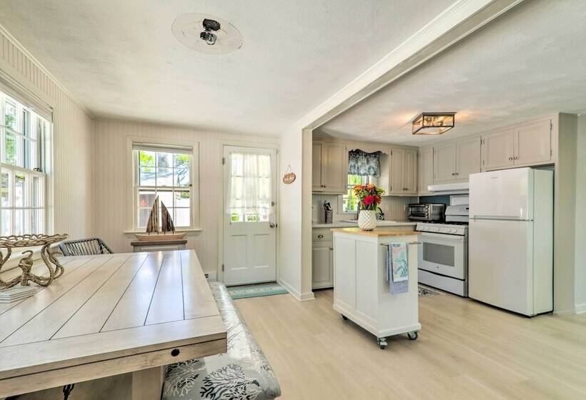 Charming West Yarmouth Home ~ 2 Mi To Beach!