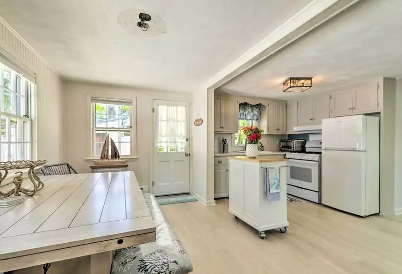 Charming West Yarmouth Home ~ 2 Mi To Beach!