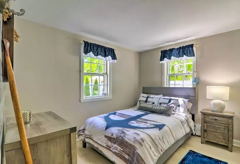 Charming West Yarmouth Home ~ 2 Mi To Beach!