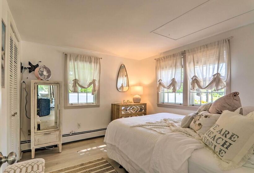 Charming West Yarmouth Home ~ 2 Mi To Beach!