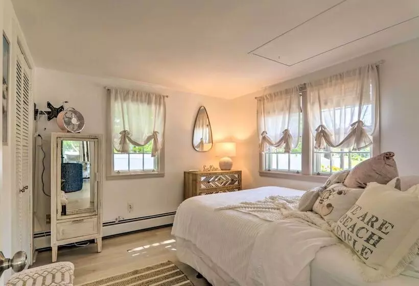 Charming West Yarmouth Home ~ 2 Mi To Beach!