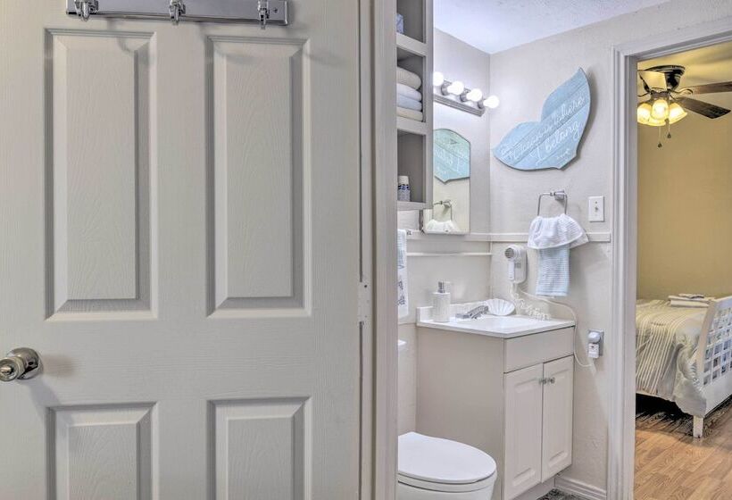 Fire Pit & Grill: Fishing Cottage In Aransas Pass!