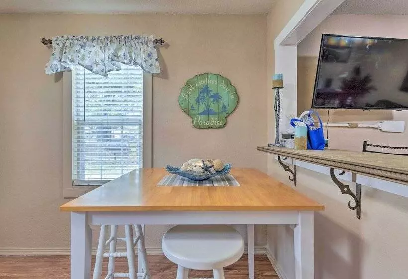 Fire Pit & Grill: Fishing Cottage In Aransas Pass!