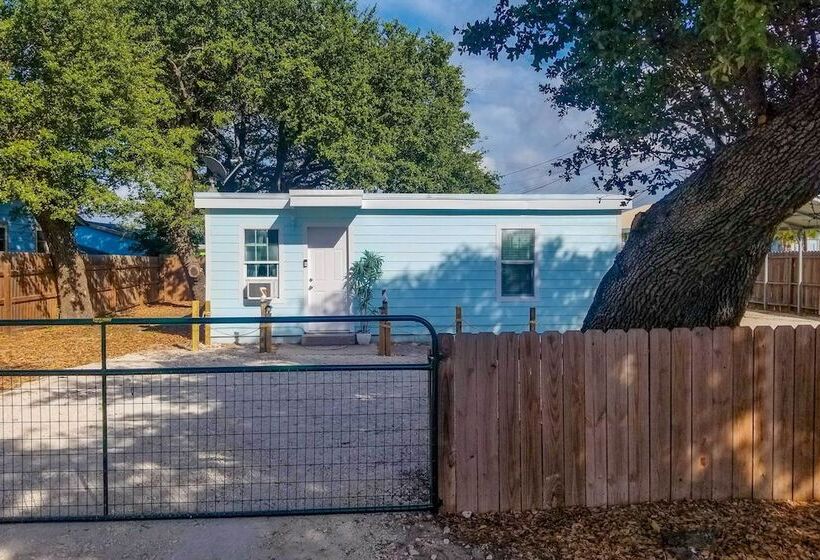 Fire Pit & Grill: Fishing Cottage In Aransas Pass!