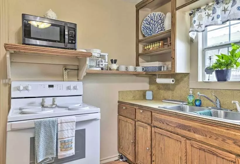 Fire Pit & Grill: Fishing Cottage In Aransas Pass!