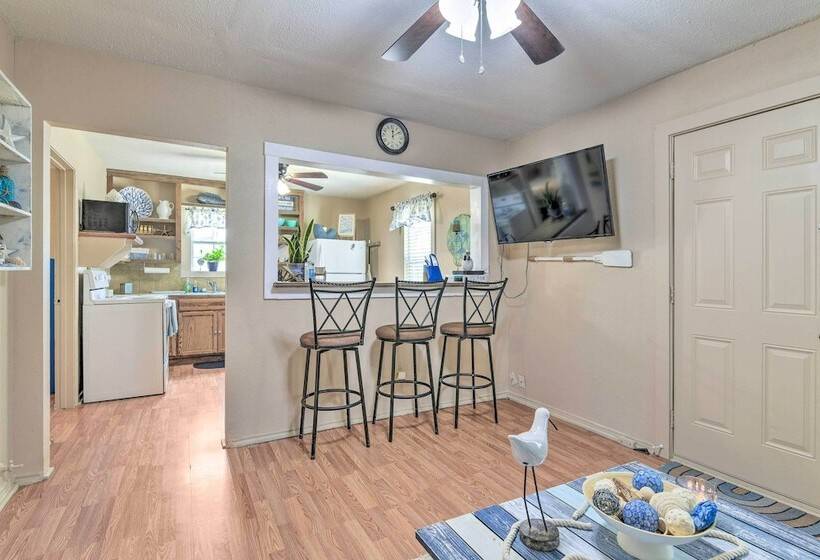 Fire Pit & Grill: Fishing Cottage In Aransas Pass!