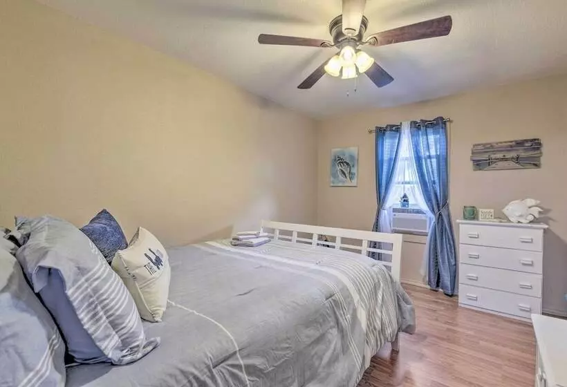 Fire Pit & Grill: Fishing Cottage In Aransas Pass!