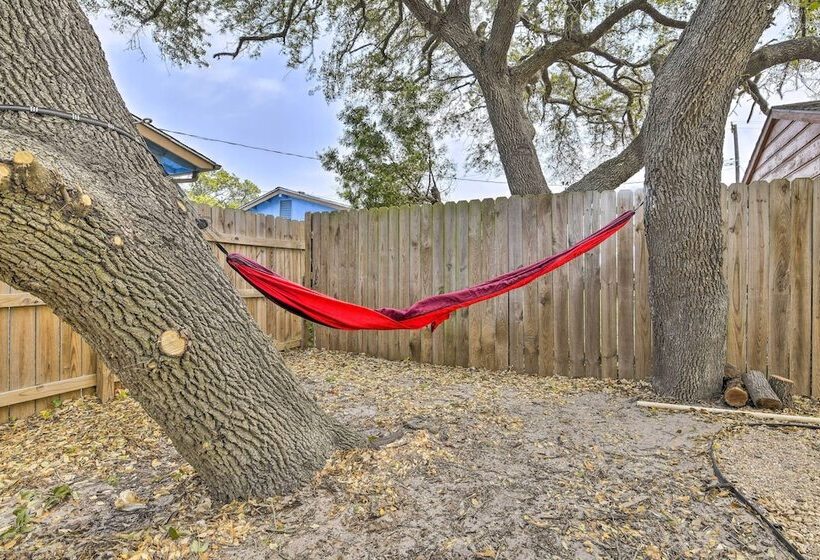 Fire Pit & Grill: Fishing Cottage In Aransas Pass!