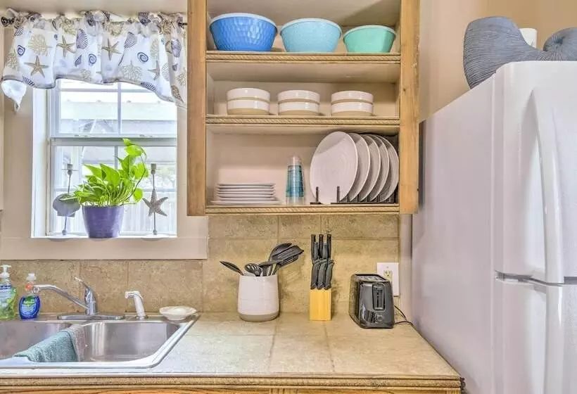 Fire Pit & Grill: Fishing Cottage In Aransas Pass!