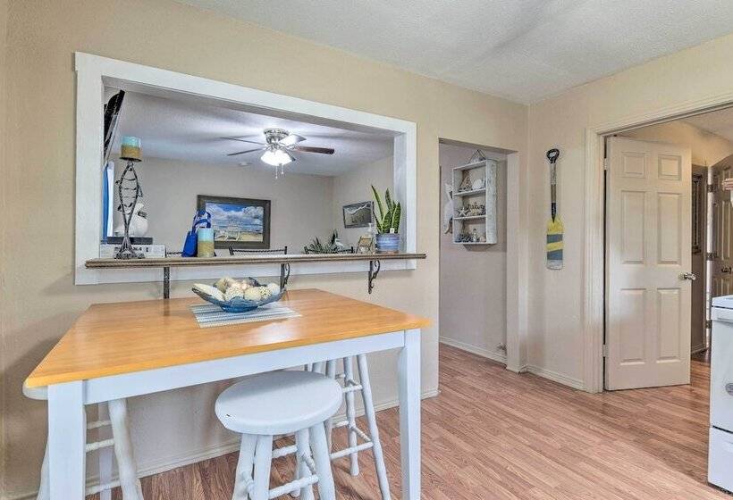 Fire Pit & Grill: Fishing Cottage In Aransas Pass!