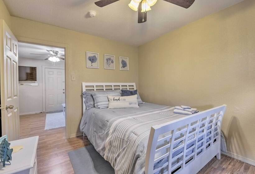 Fire Pit & Grill: Fishing Cottage In Aransas Pass!