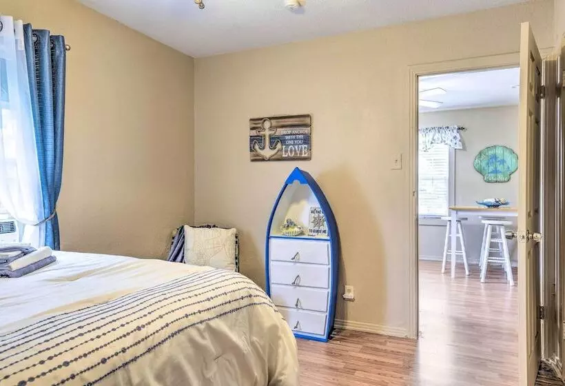 Fire Pit & Grill: Fishing Cottage In Aransas Pass!