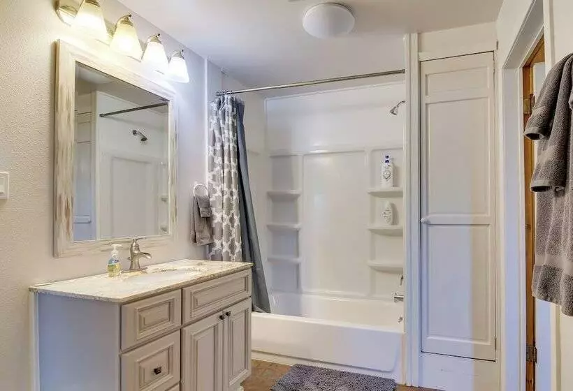 Bandon Home W/ Patio, Steps To South Jetty Park