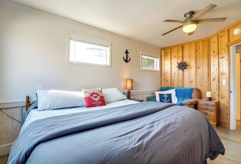 Bandon Home W/ Patio, Steps To South Jetty Park