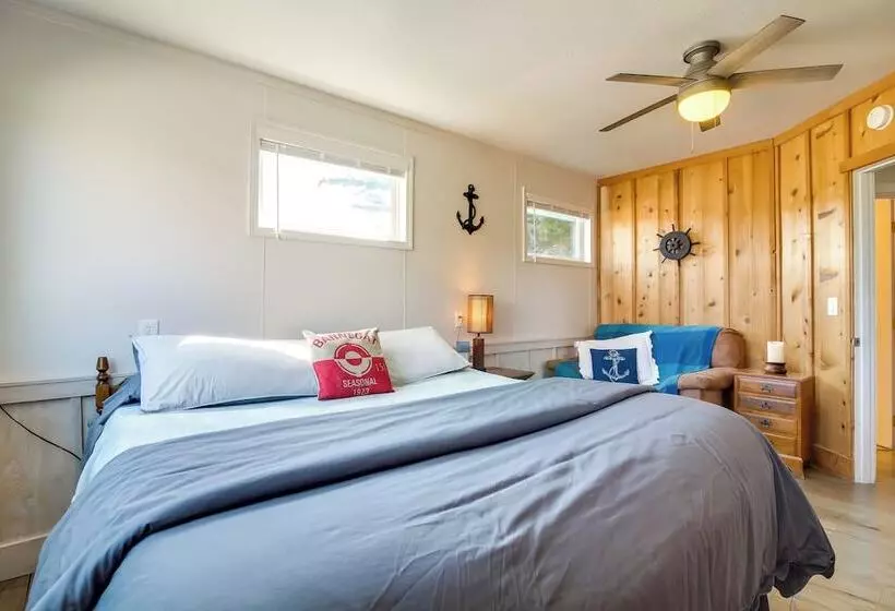 Bandon Home W/ Patio, Steps To South Jetty Park