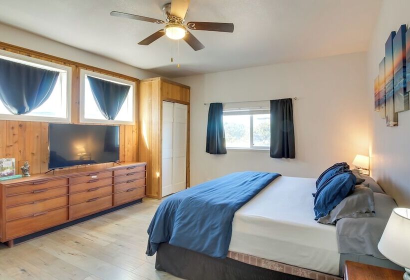 Bandon Home W/ Patio, Steps To South Jetty Park