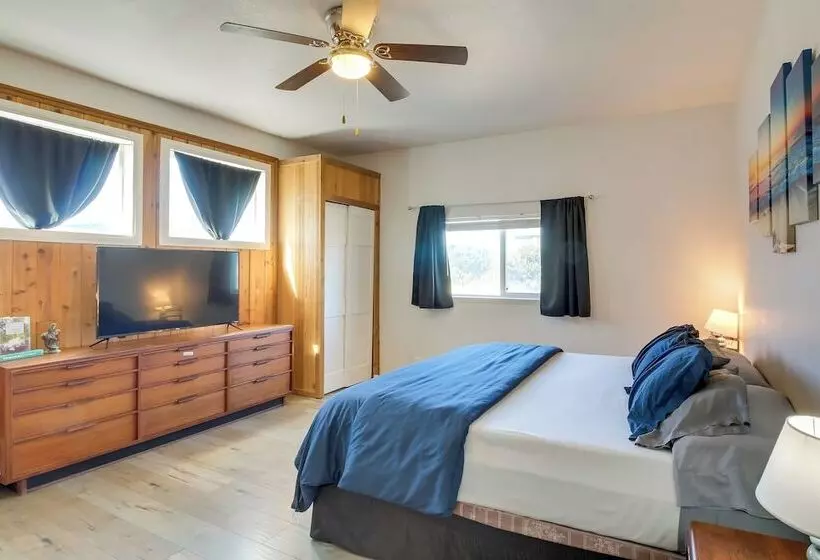 Bandon Home W/ Patio, Steps To South Jetty Park