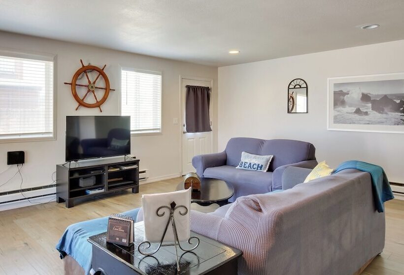 Bandon Home W/ Patio, Steps To South Jetty Park