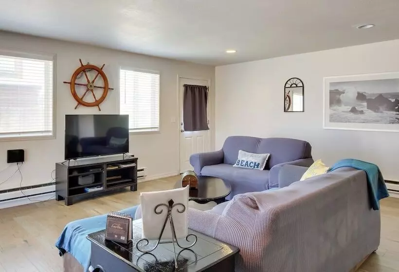 Bandon Home W/ Patio, Steps To South Jetty Park