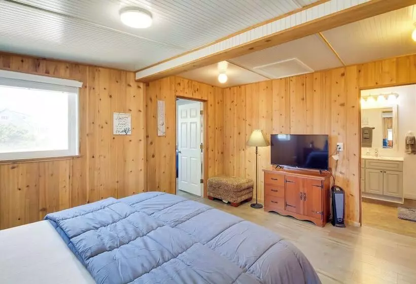 Bandon Home W/ Patio, Steps To South Jetty Park