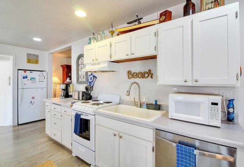 Bandon Home W/ Patio, Steps To South Jetty Park