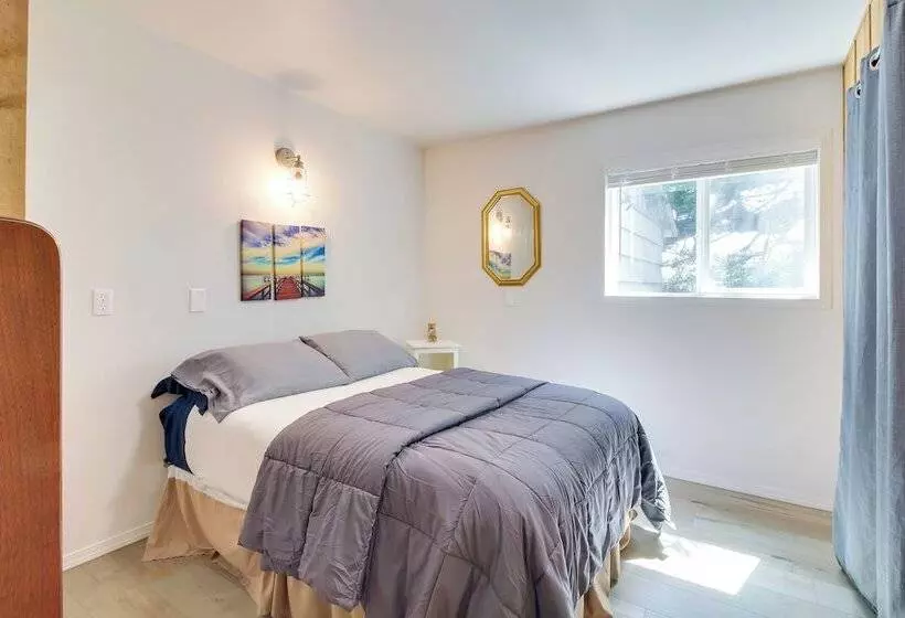 Bandon Home W/ Patio, Steps To South Jetty Park