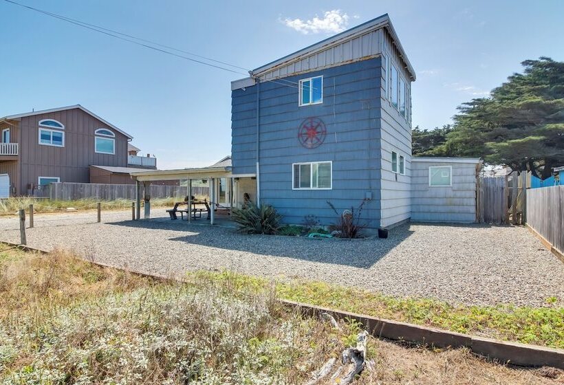 Bandon Home W/ Patio, Steps To South Jetty Park