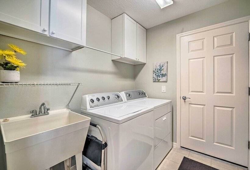 Bright Florida Home Near Tons Of Golf Courses