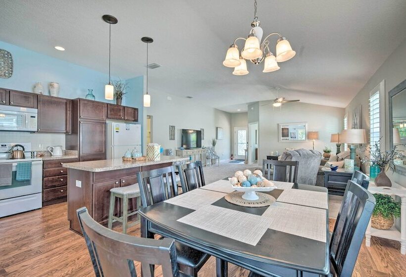 Bright Florida Home Near Tons Of Golf Courses