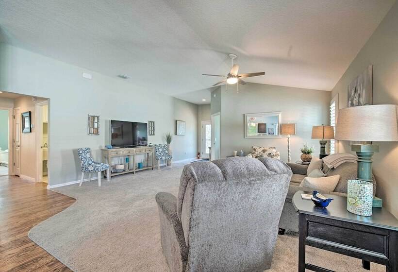 Bright Florida Home Near Tons Of Golf Courses