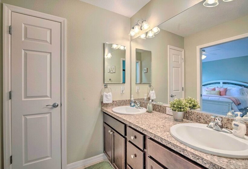 Bright Florida Home Near Tons Of Golf Courses