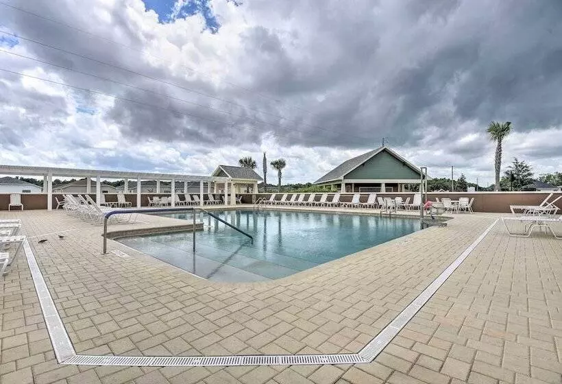 Bright Florida Home Near Tons Of Golf Courses