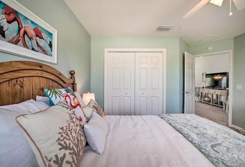 Bright Florida Home Near Tons Of Golf Courses