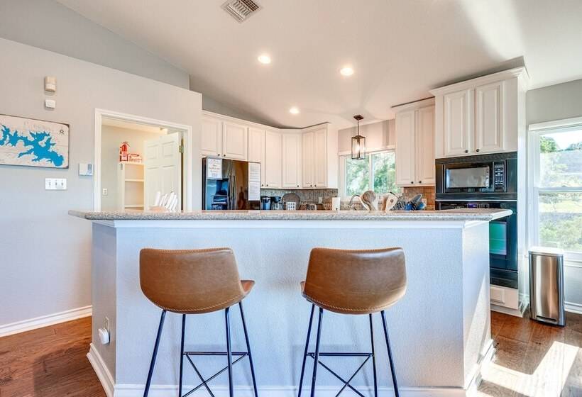 Canyon Lake Retreat W/ Hot Tub, Decks & Lake Views