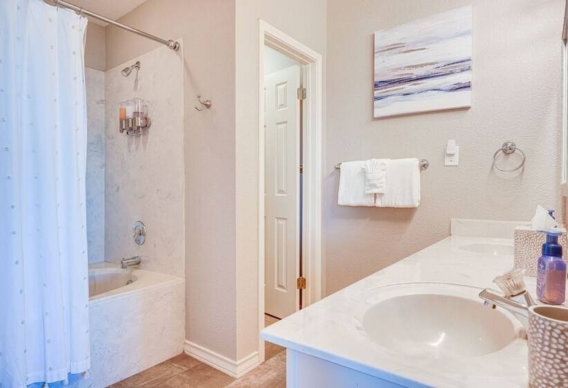 Canyon Lake Retreat W/ Hot Tub, Decks & Lake Views