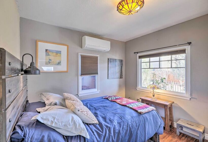 Charming Craftsman Cottage With Garden & Hot Tub!