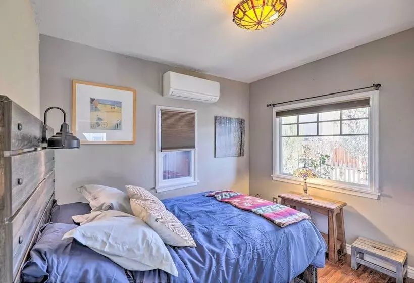 Charming Craftsman Cottage With Garden & Hot Tub!