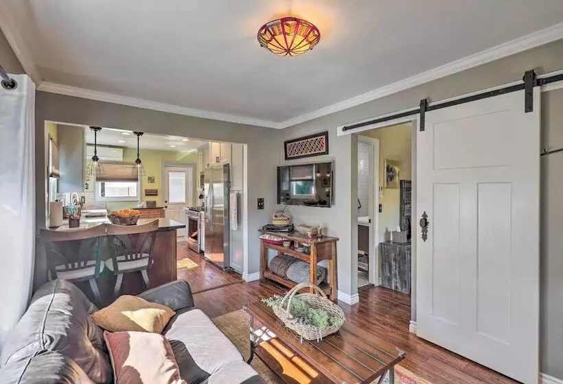 Charming Craftsman Cottage With Garden & Hot Tub!