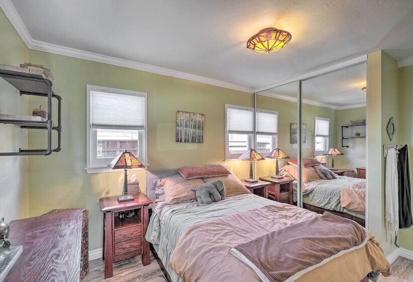 Charming Craftsman Cottage With Garden & Hot Tub!