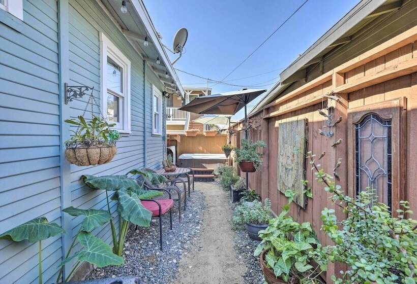 Charming Craftsman Cottage With Garden & Hot Tub!