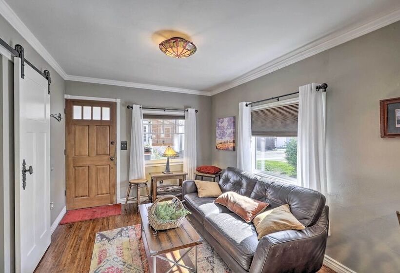 Charming Craftsman Cottage With Garden & Hot Tub!