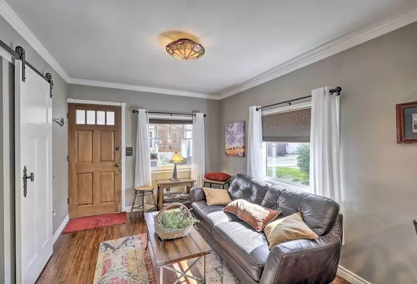 Charming Craftsman Cottage With Garden & Hot Tub!