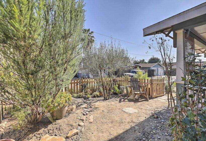 Charming Craftsman Cottage With Garden & Hot Tub!