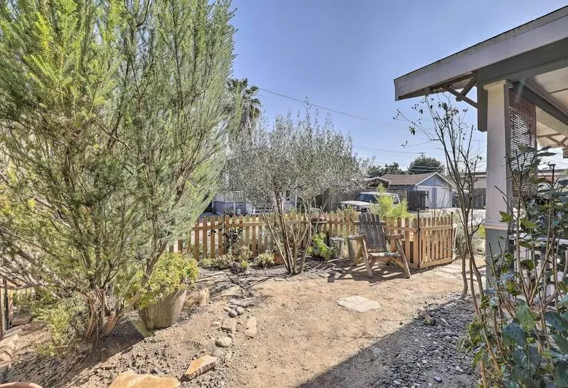 Charming Craftsman Cottage With Garden & Hot Tub!