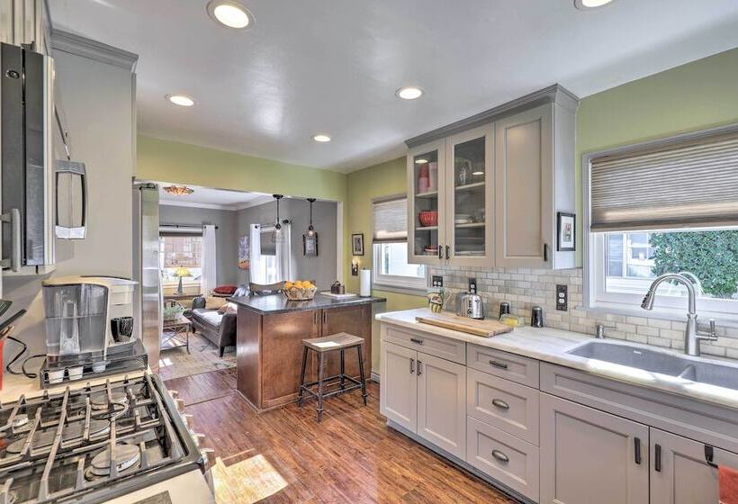 Charming Craftsman Cottage With Garden & Hot Tub!