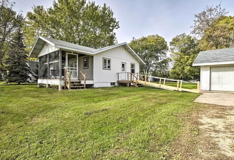Charming Neenah House W/ Porch On Lake Winnebago!
