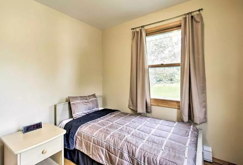 Charming Neenah House W/ Porch On Lake Winnebago!